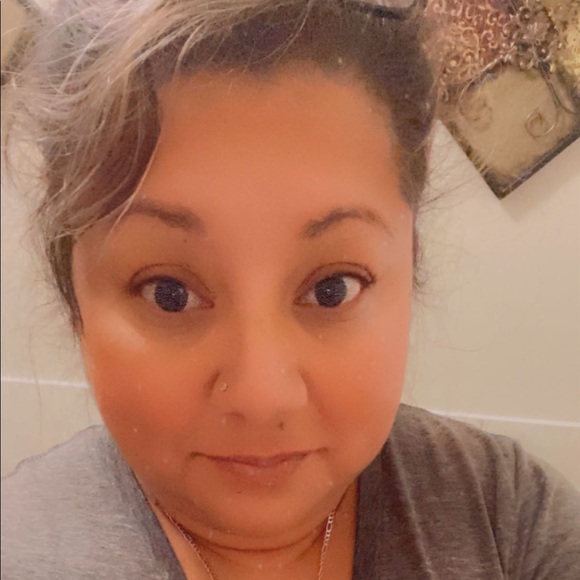 Meet your Posher, Laura - Picture 1 of 1